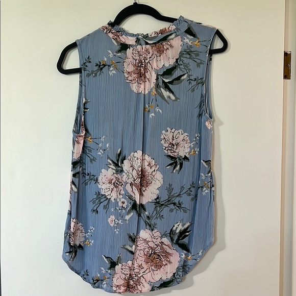 Staccato Sleeveless Floral Blouse - Blue and Pink - Picture 4 of 5